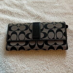 Coach Signature Black and Beige Wallet